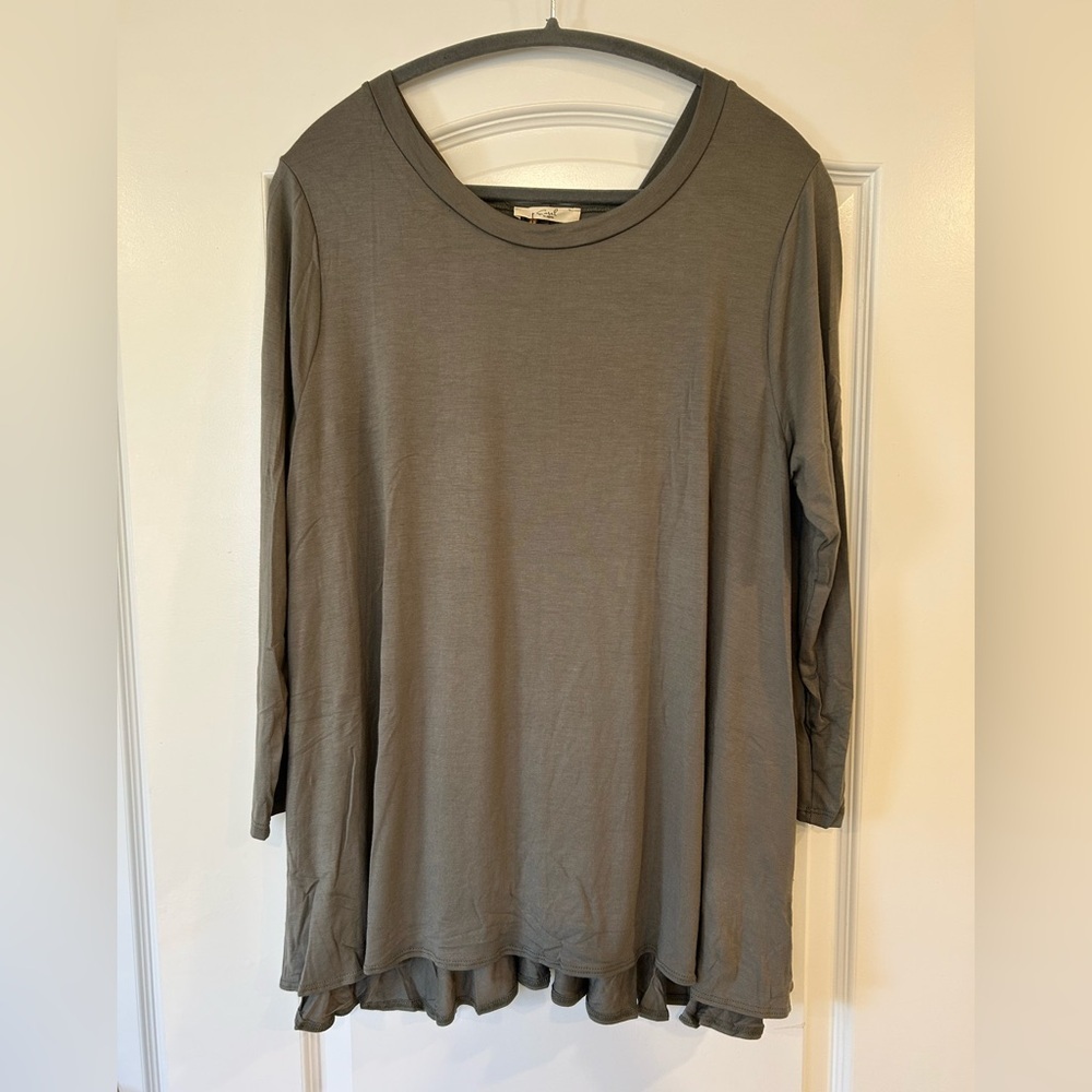 NWT Easel Tunic Top